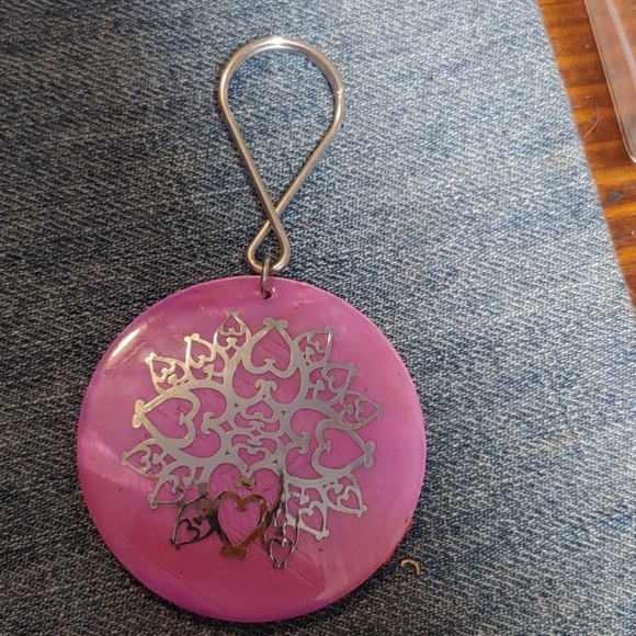 Silver Accented Shell Keychains. - Picture 6 of 7